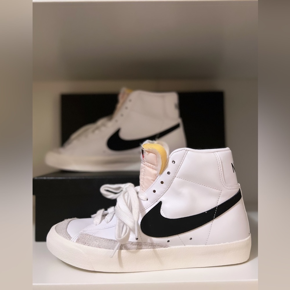 Hi Posh shoppers this item is no longer available.. sorry for the inconvenience.